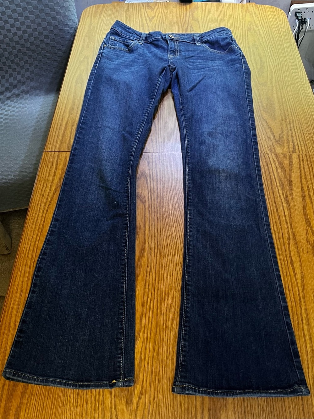 Simply Vera Vera Wang Women’s Dark Blue Flared Jeans Size 6L
